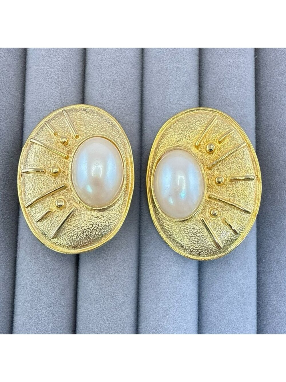 Vintage Paolo Gucci Earrings Faux Pearl Gold Tone Oval Clip On Signed 80s Italy